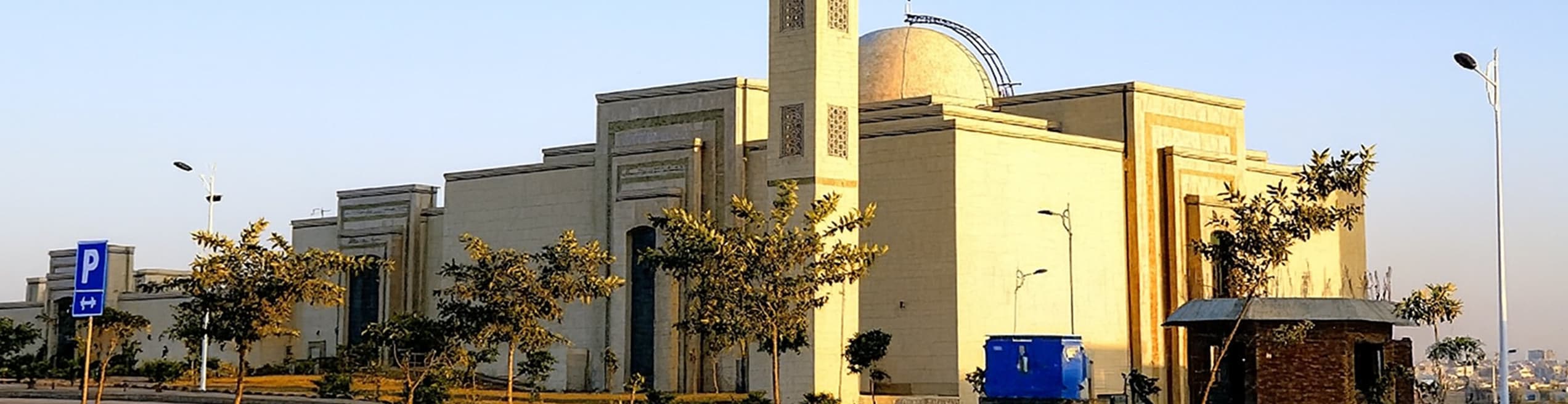 Grand Mosque in Bahria Town Rawalpindi with traditional Islamic architecture