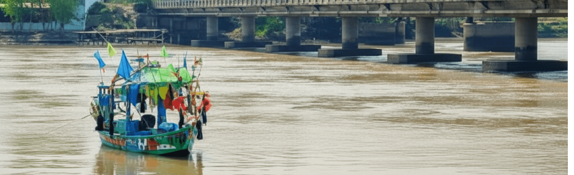 Sardaryab fish point by the Sardaryab River in Charsadda near Peshawar, Sardaryab fish stalls with river and bridge views in Charsadda