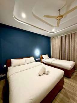 Deluxe double room bed wide shot in Skardu, Premium accommodation Skardu with cozy bedding