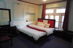 deluxe double room with double bed in Skardu, Hotel Dewanekhas bedroom interior