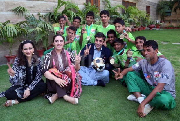 pakistans-street-child-football
